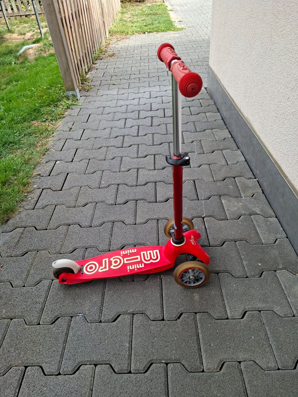Micro Kickboard: Kinderroller Micro Mini rot gebrauchter Zustand – Usato da Waltenschwil venduto da BJBari 2