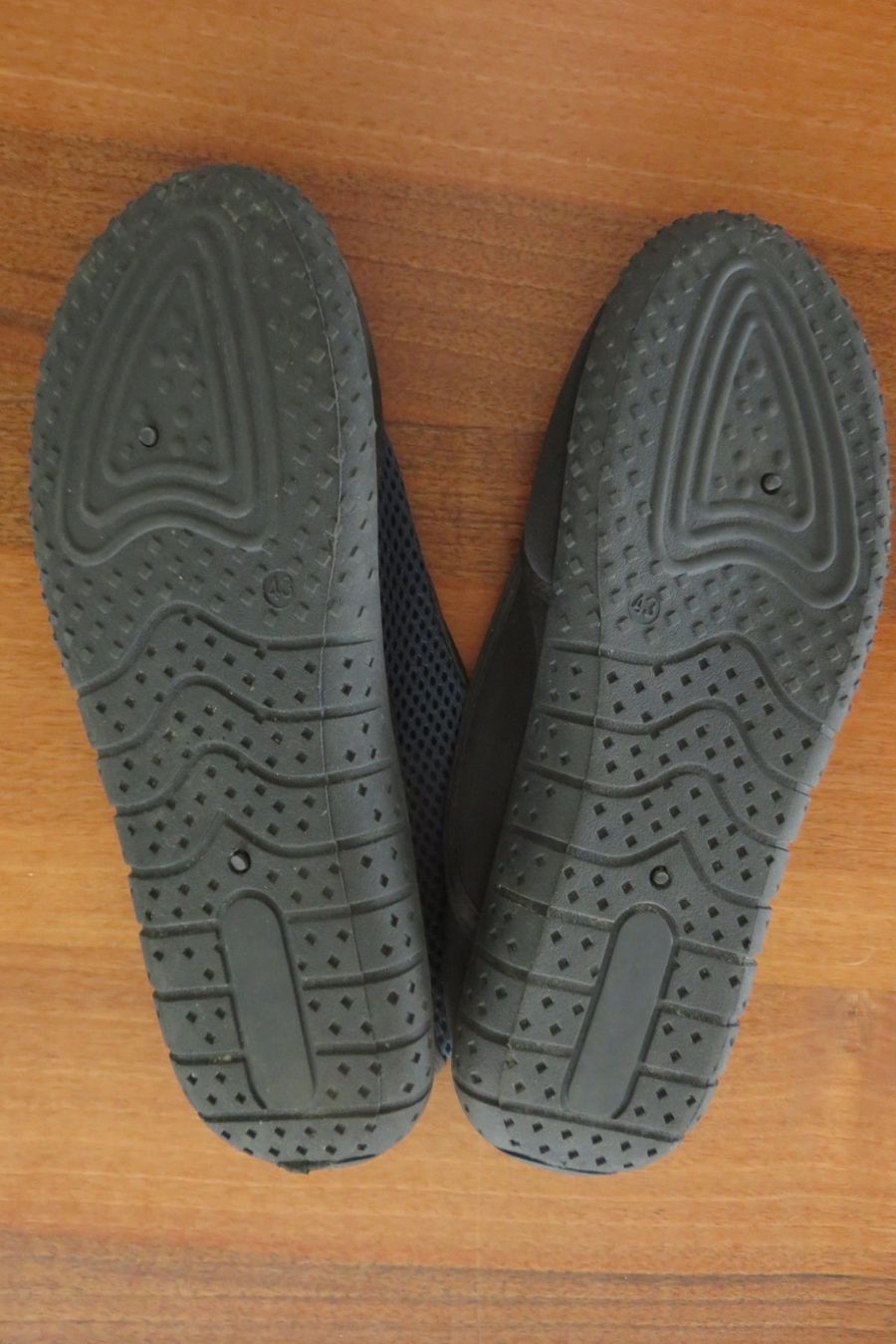 Scarpe da uomo: Strand-/Badeschuhe Grösse 43/44 – Nuovo (secondo la descrizione) da Wil ZH venduto da Tamagy 1