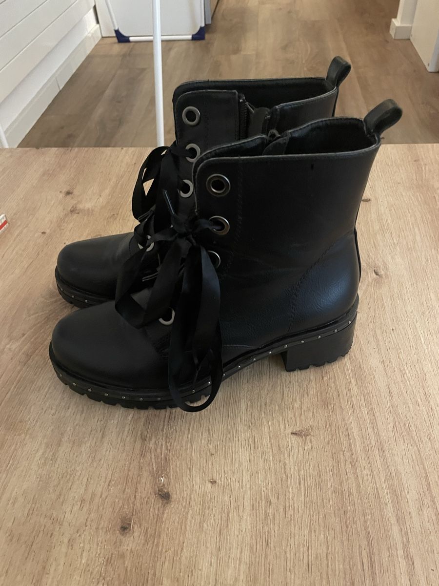 Scarpe da donna: Stivali neri con lacci eleganti – Usato da Dietwil venduto da pao_q5hy 2