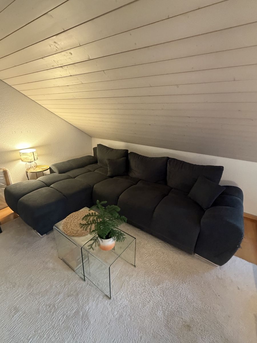 Divani: Gepflegtes Sofa Grau / eine Seite leicht beschädigt  – Usato da Meilen venduto da ine_s9tf