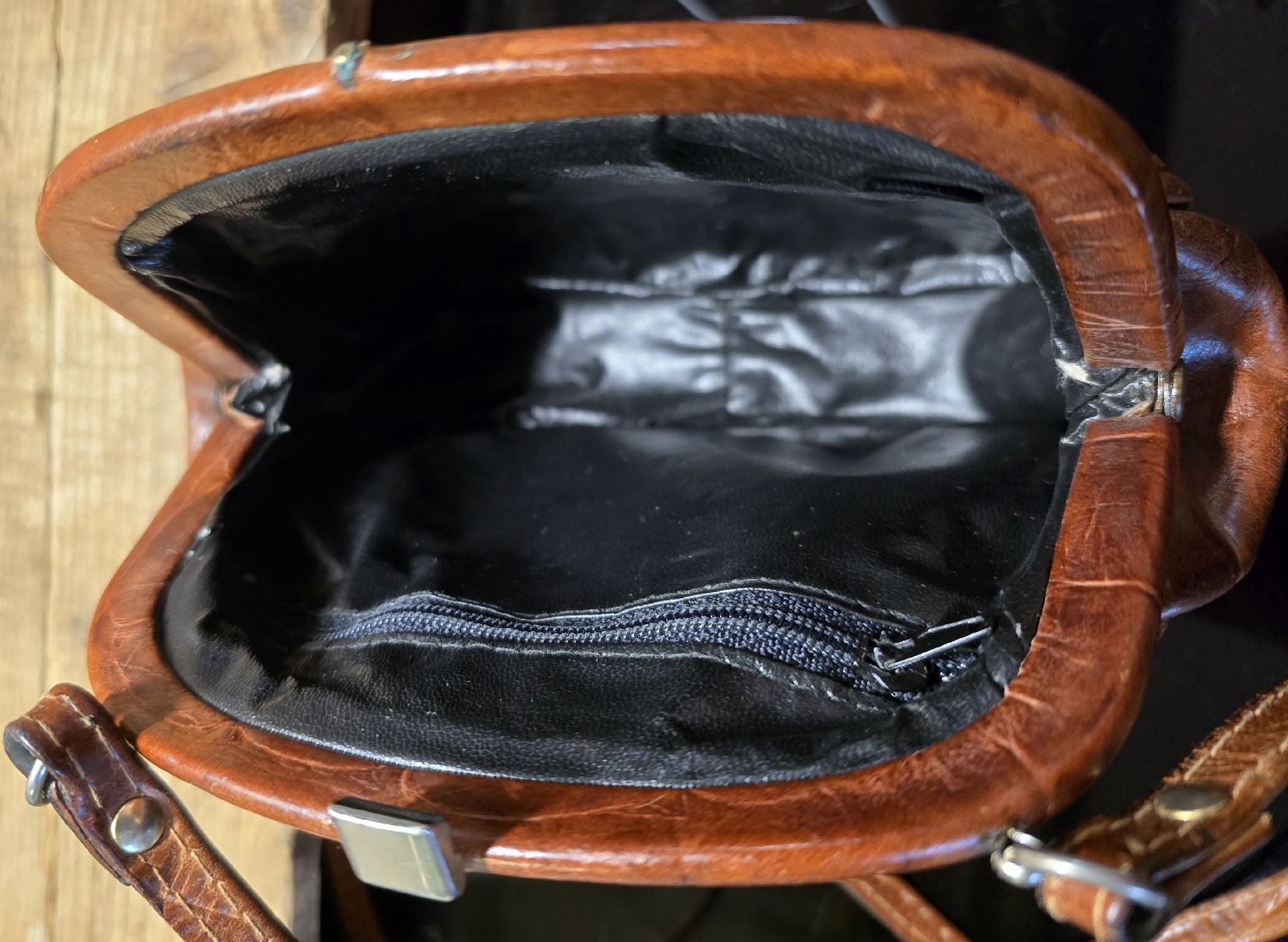 Taschen für Damen: Grosis Handtäschli – Gebraucht aus Walkringen von Vanuca 4