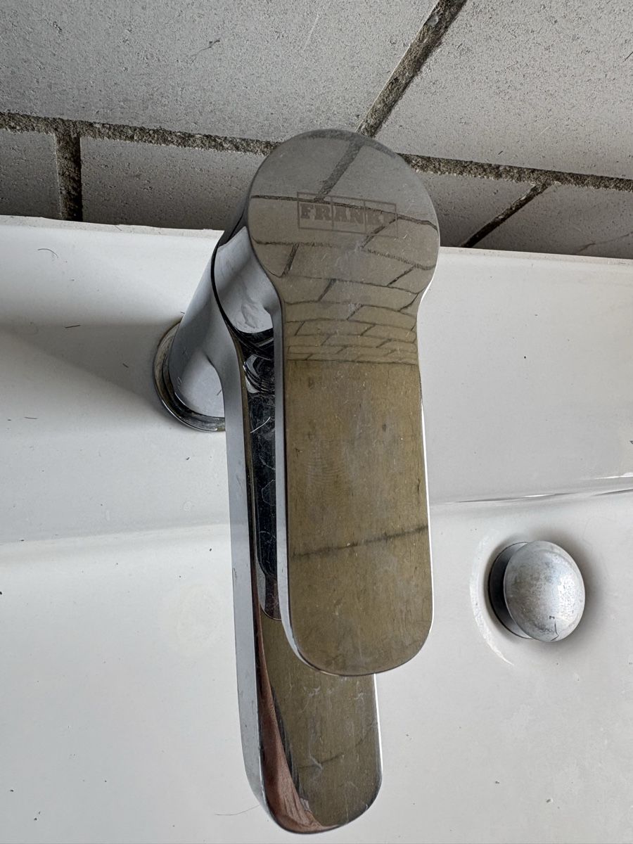 Spülbecken & Waschbecken: Waschtisch Duravit mit 2 Armaturen  – Gebraucht aus Roggwil BE von Buebu0 4