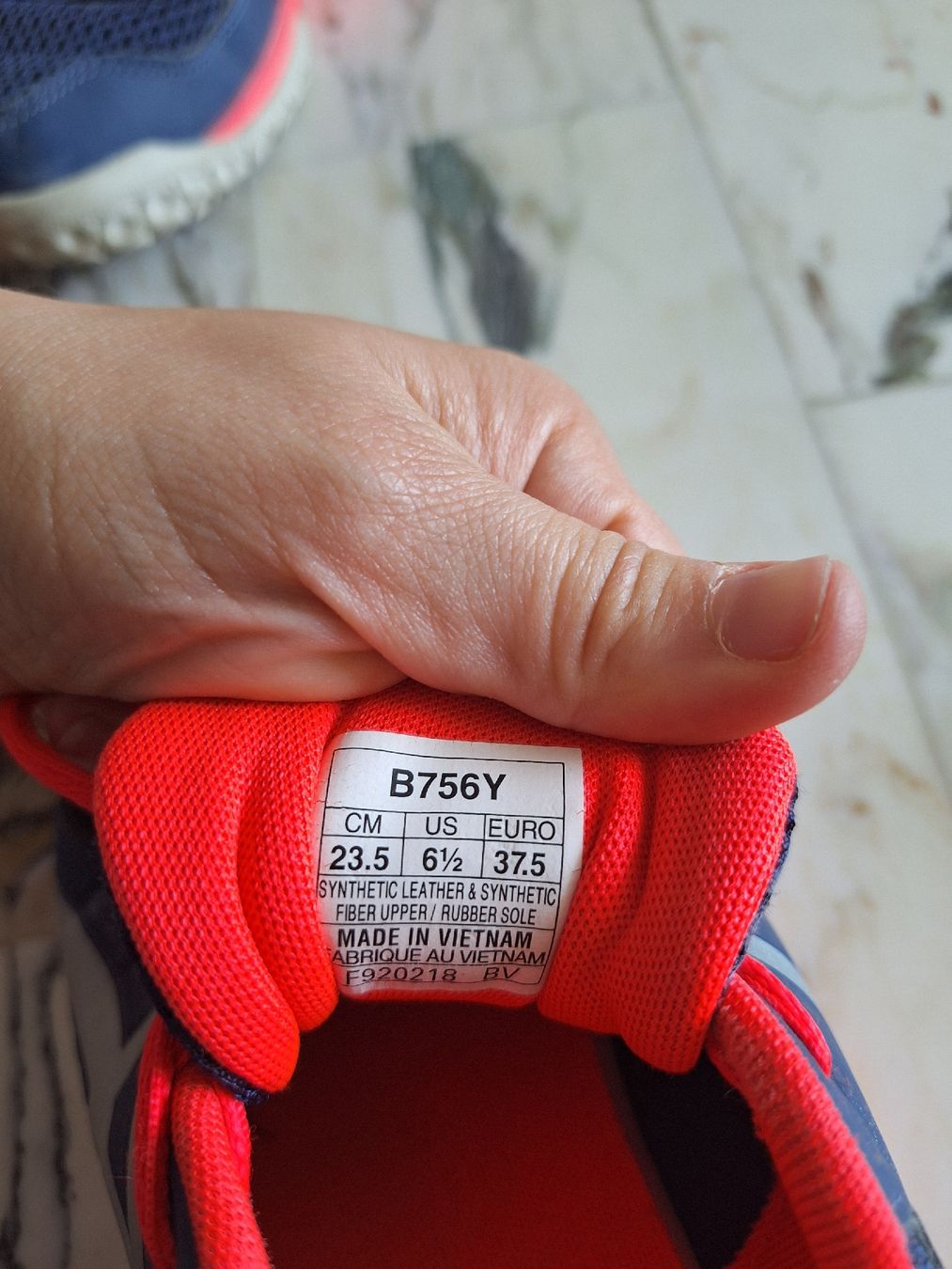Asics Damenschuhe: Asics Gel-Rocket 9 Damen Grösse 37.5 – Gebraucht aus Sursee von Schuepbi 2
