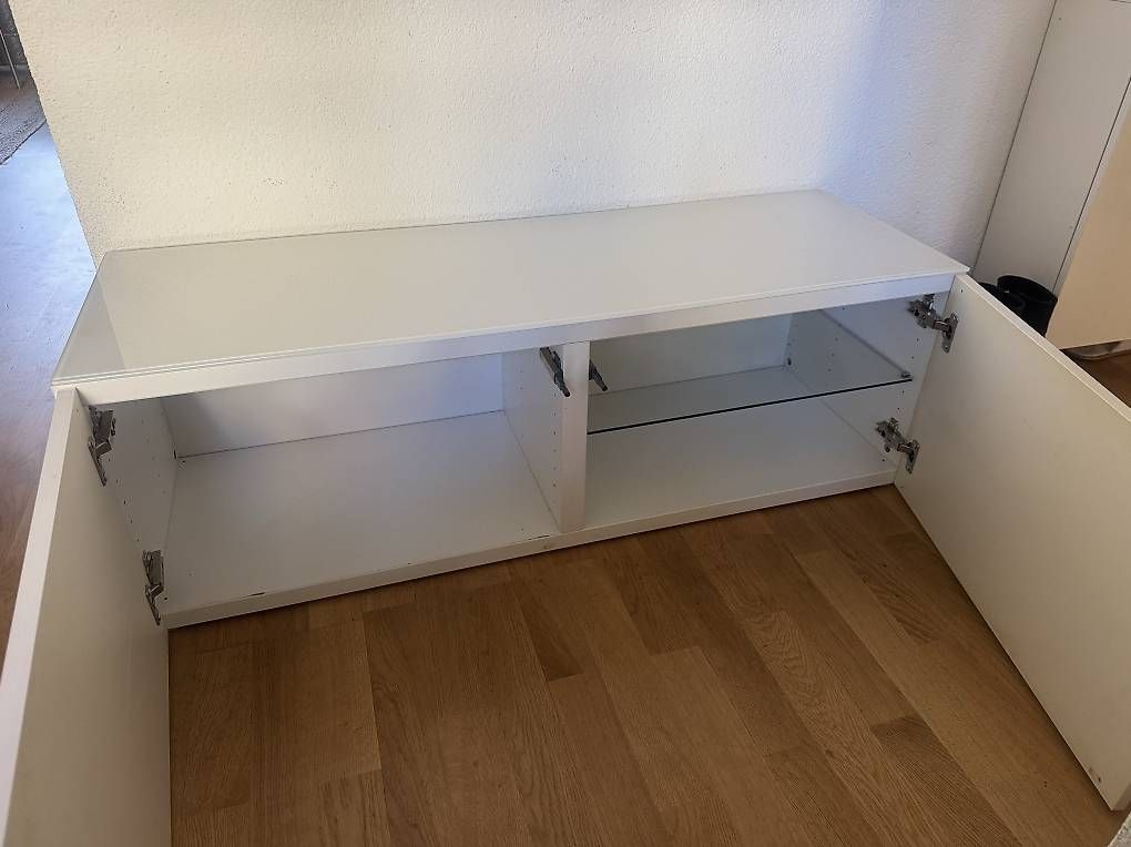 Ikea Meubles TV: Weisses TV Sideboard Besta mit Glasplatte – D'occasion à Zürich par julialuna 1