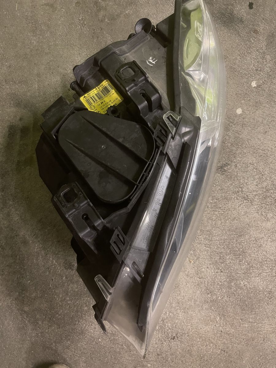 BMW Tutti pezzi di ricambio auto: BMW 3 Series E90 E91 E 93 Xenon Headlight Left OEM – Usato da Dietikon venduto da peles82 2