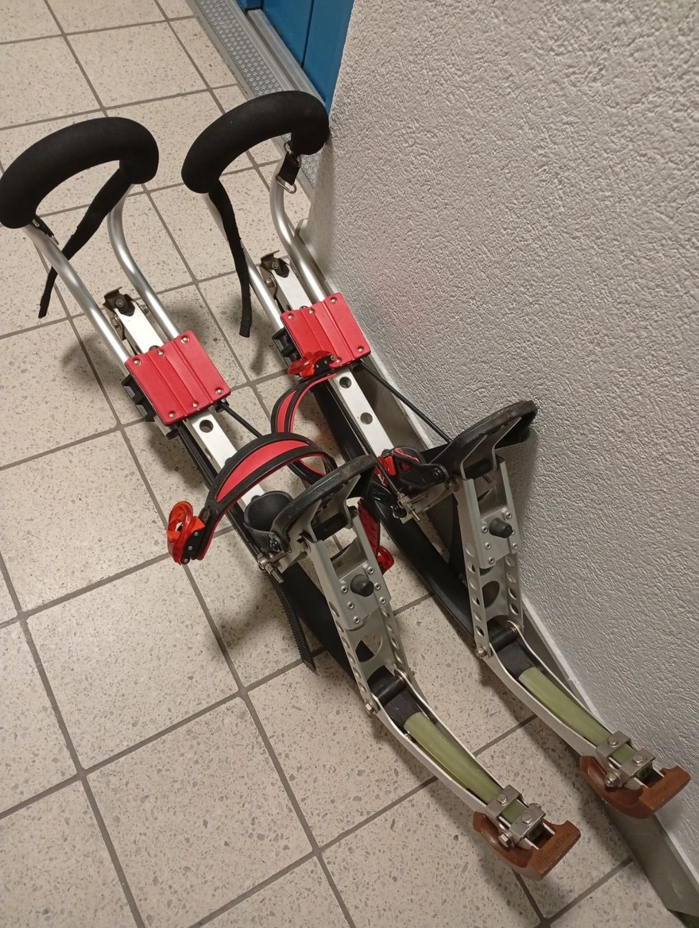 Hometrainer: Superschnäppchen!! POWERISER/Sprungstelzen -  Marktleader!! – Usato da Zürich venduto da Ppp111