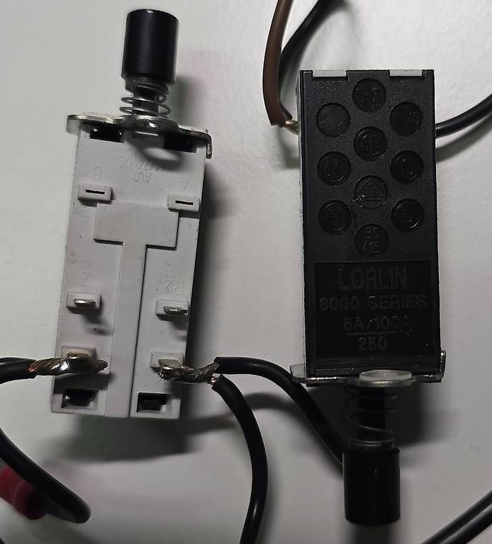 Componenti elettronici: 8 x Einbauschalter Lorlin 8000 Series 5A / 250 V – Usato da Steinerberg venduto da Bcsbcs 1