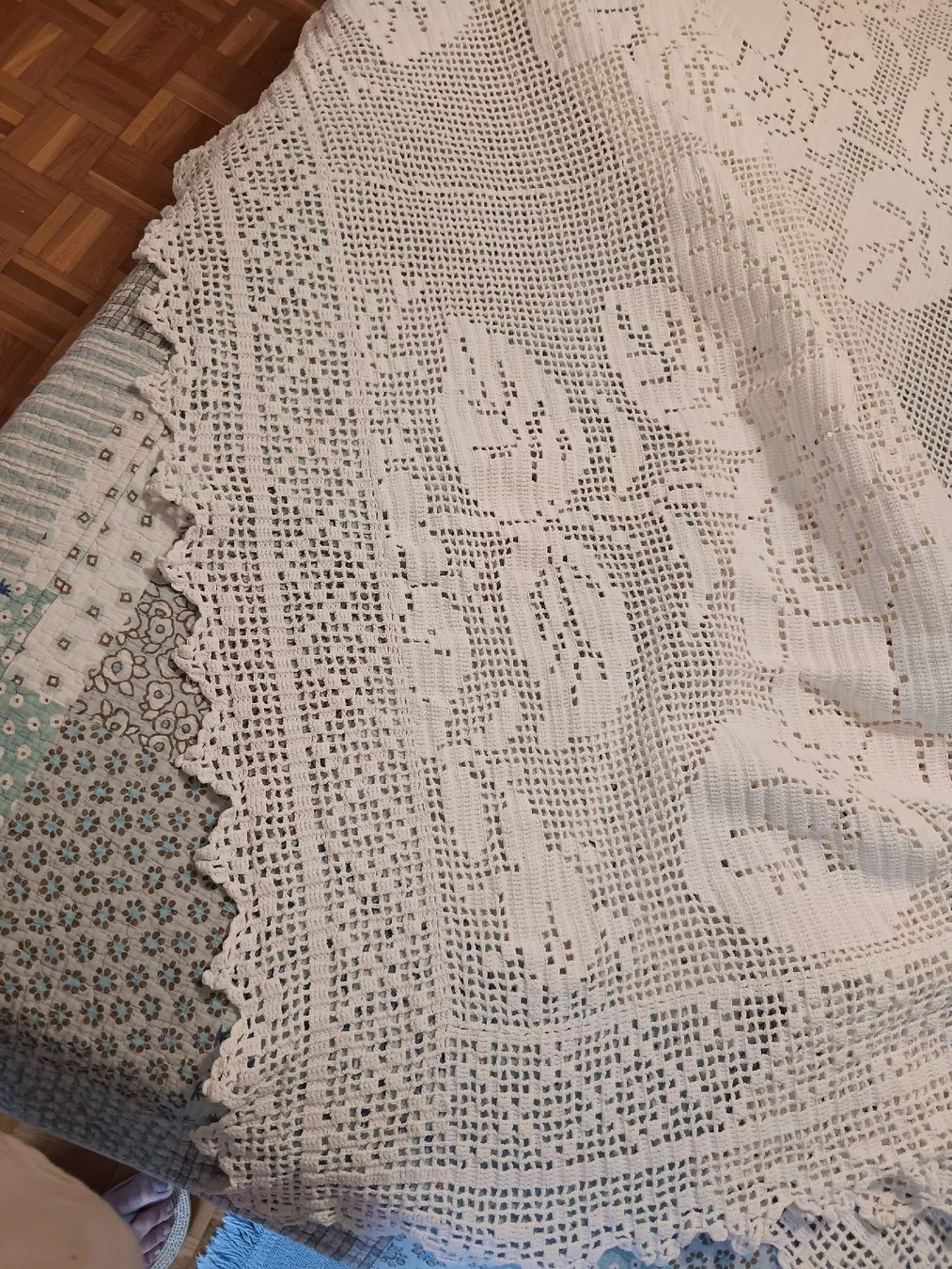 Linge de lit: gehäckelte bettüberwurf  – D'occasion à Ambrì par Maerz87 2