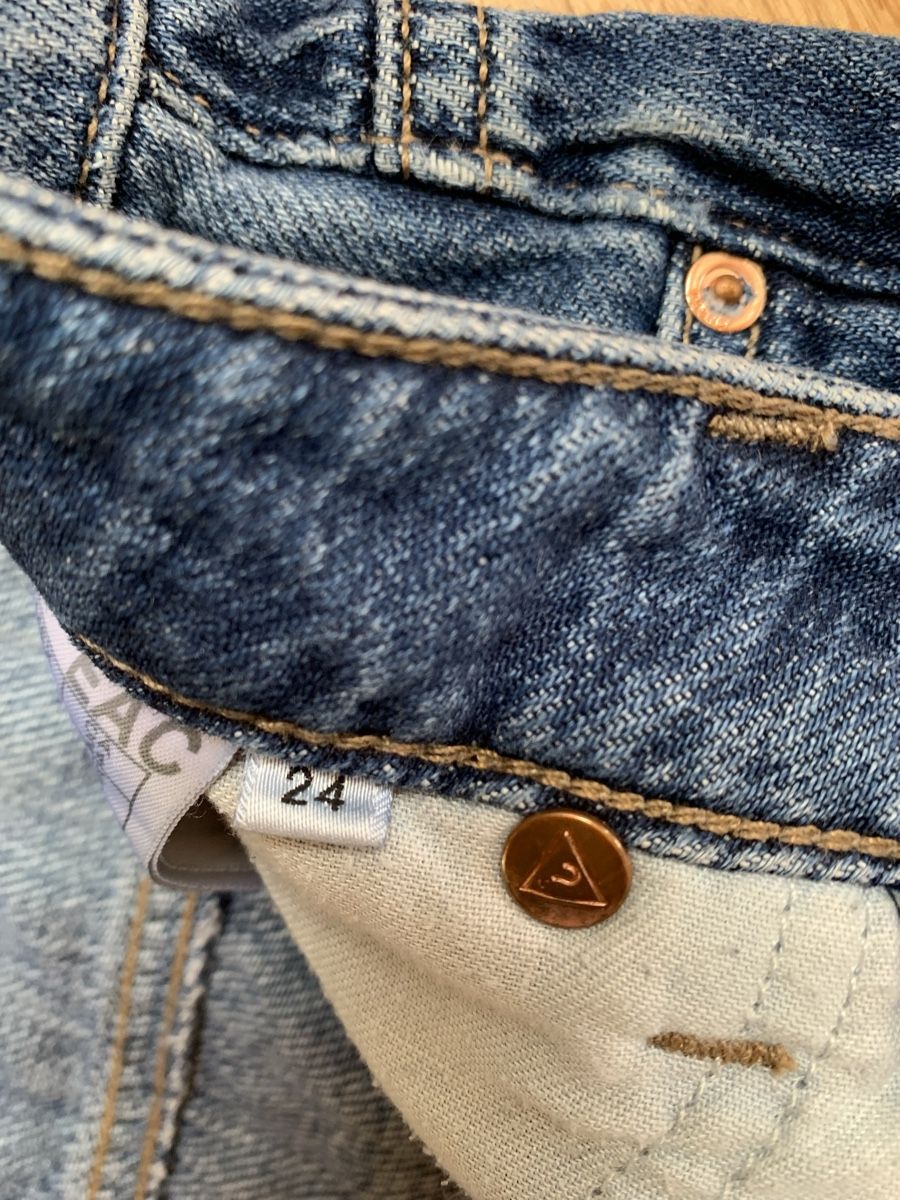 Guess Pantaloni: Guess Hot pants gr XS/24 – Usato da Sempach venduto da katzaana3 1