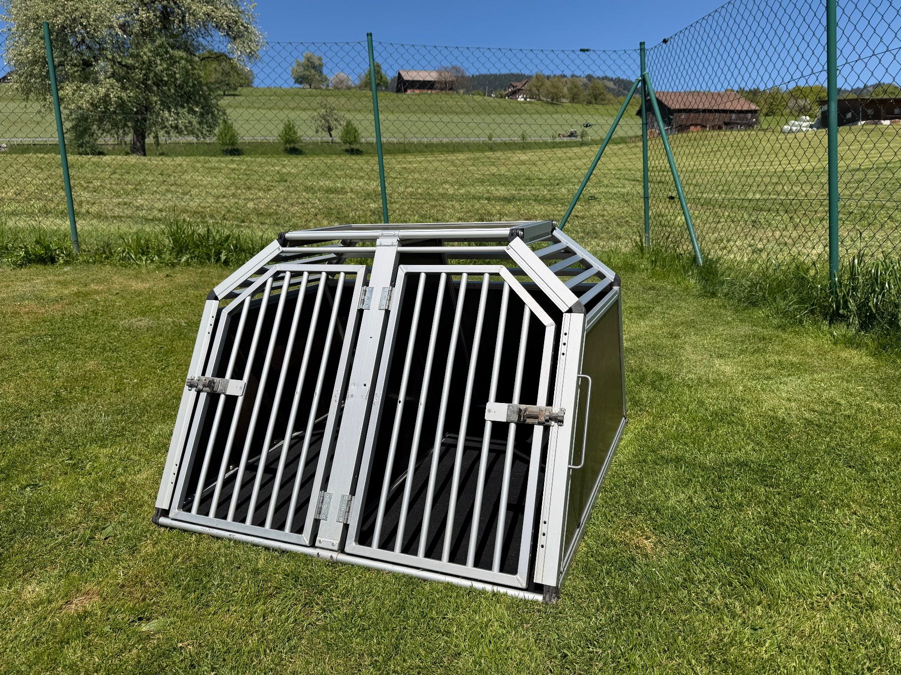 Käfige, Transport & Sicherheit: DOPPELHUNDEBOX – Gebraucht aus Steinen von FIN 1