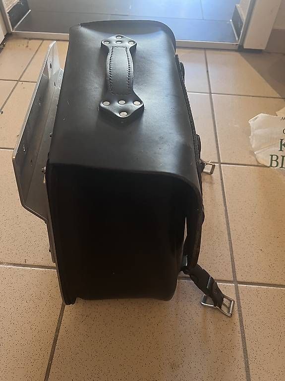 Valigie: Sacoche Harley cuir véritable – Usato da Givisiez venduto da dad1762 1