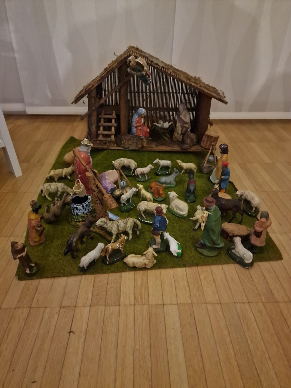 Alle Dekorationen: Weihnachts Krippe mit Figuren – Gebraucht aus Laufenburg von may_r2st