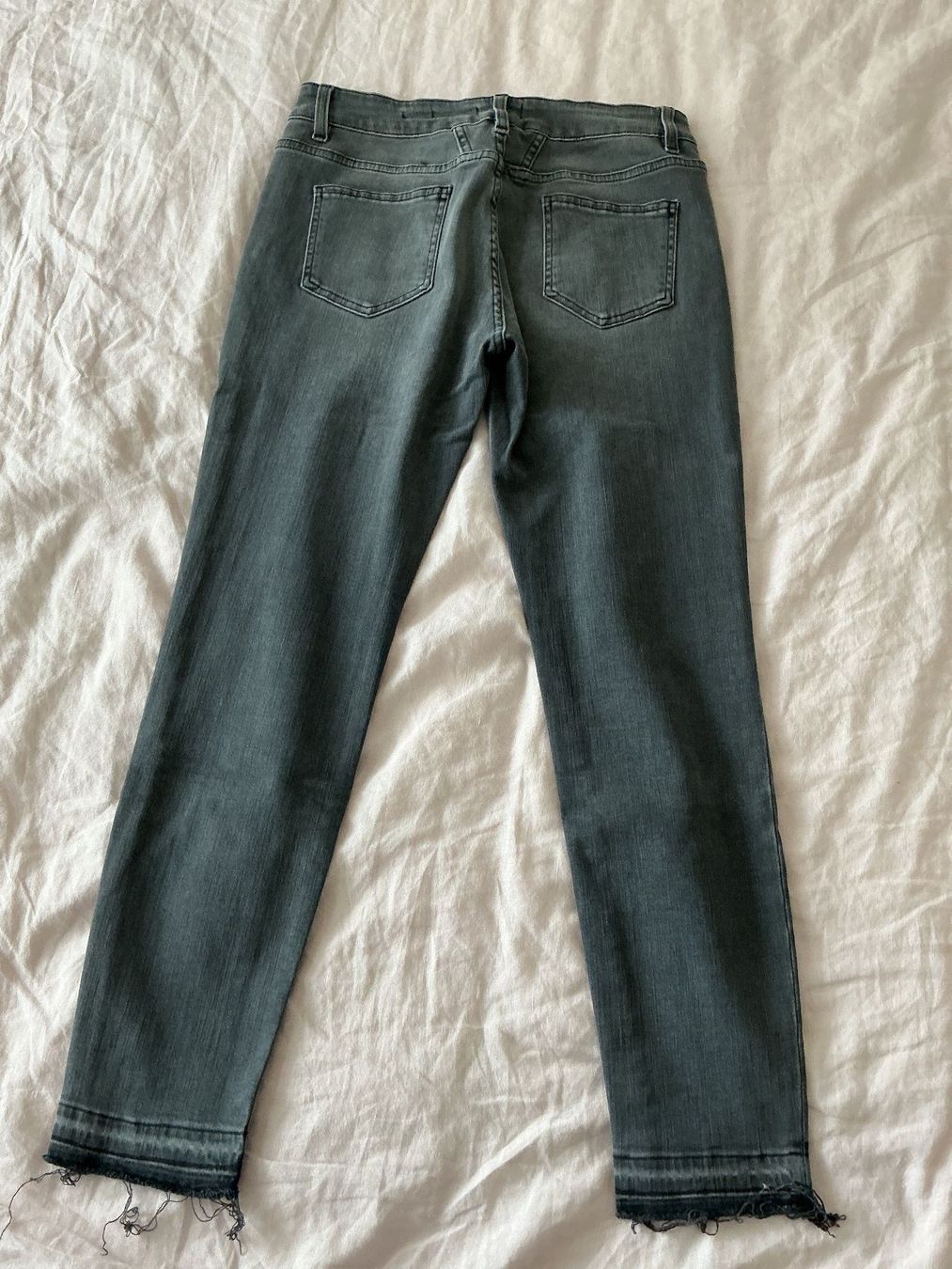 Closed Jeans: Closed graue Jeans Gr. 29 Fransen – Usato da Dietlikon venduto da Smonny 1