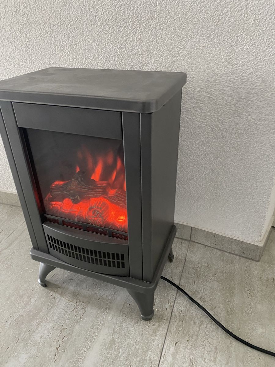 Radiatori: Elektro Offen Kamin – Usato da Birrwil venduto da Bendegriz 1