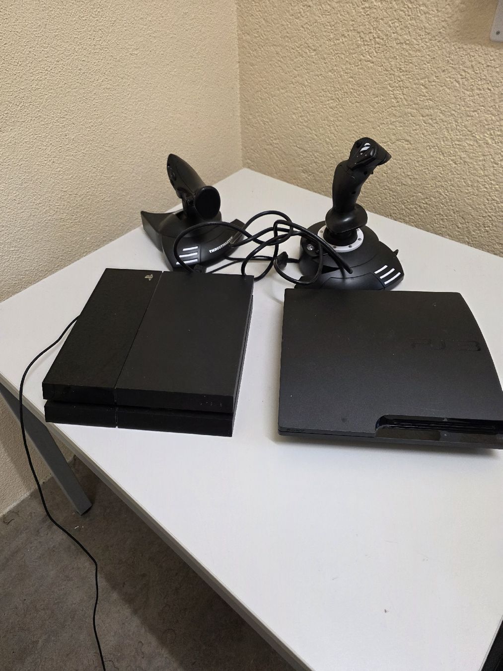 Sony Console: Thrustmaster Joysticks + PlayStation 3 und 4 schwarz – Difettoso da Alberswil venduto da mario889