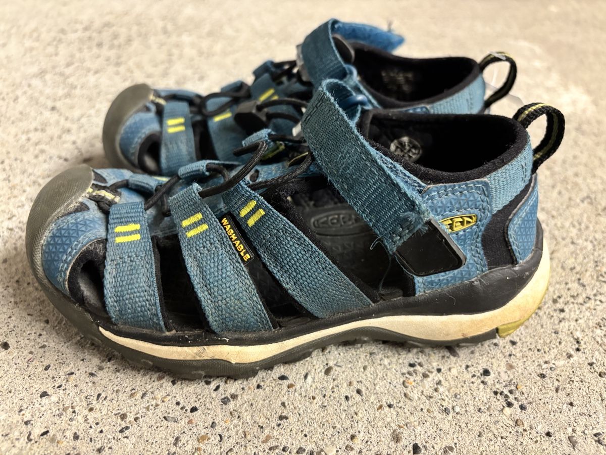Keen Scarpe per ragazzi: KEEN Sandalen Kinder blau, Grösse 29 – Usato da Büren an der Aare venduto da Nikito2001