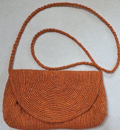 Orange Crossbody-Tasche in Raffia-Optik Neu