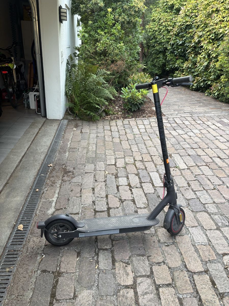 Voiturettes électriques: Xiaomi E-Scooter – D'occasion à Widen par jul_tj2b 1