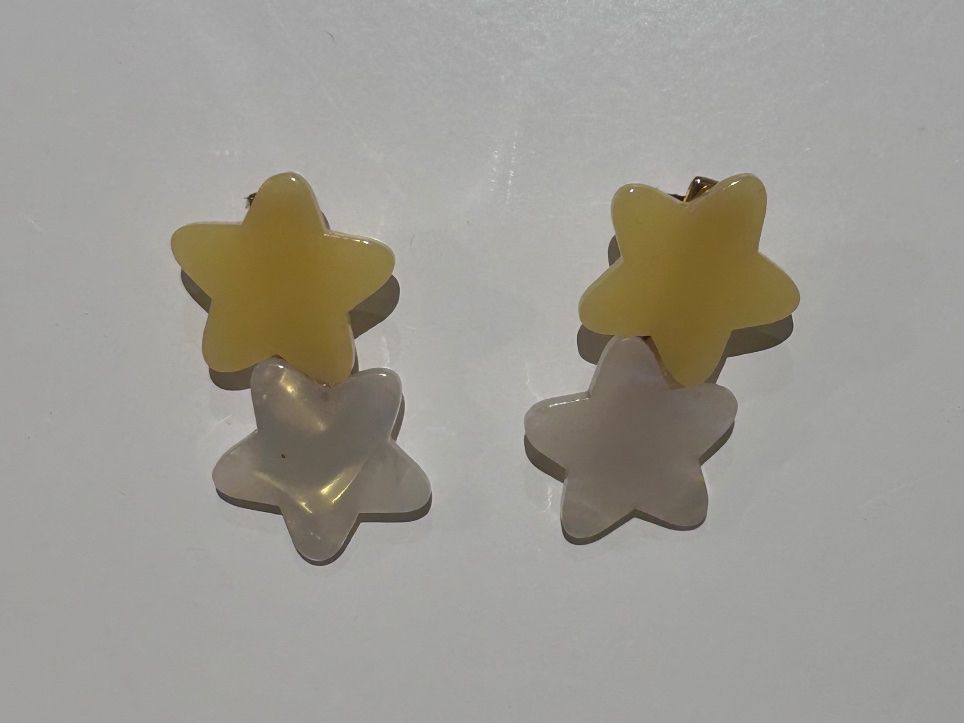 H&M Accessoires pour cheveux: 2x Haarklammer mit Sternen – D'occasion à St. Gallen par look-twice