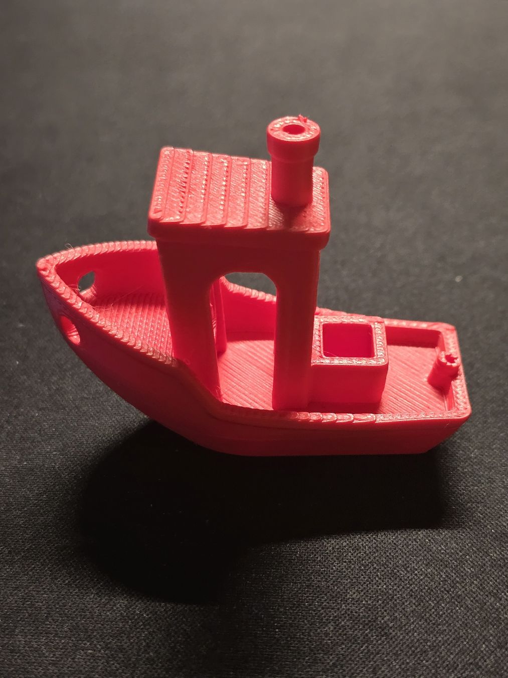 Giocattoli: Benchy aus rotem PLA – Nuovo (secondo la descrizione) da Wilen b. Wollerau venduto da M.S.007 1