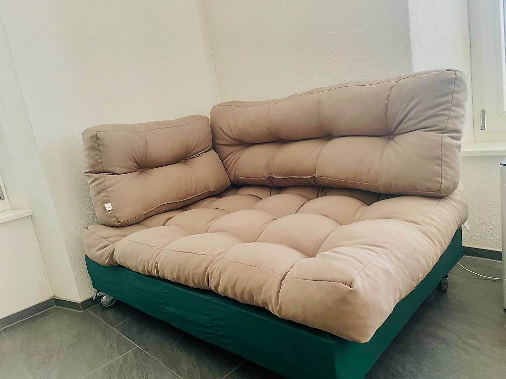Sonstiges zum Lager & Transport: Palettensofa mit Möbelrollen – Gebraucht aus Sattel von moodymade 1