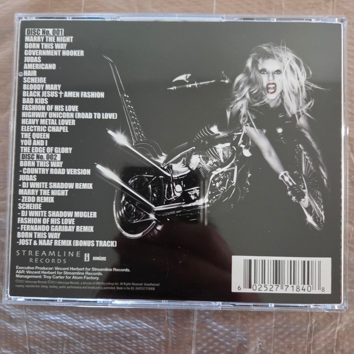 CD: Lady Gaga - Born This Way - 2 CDs – Nuovo (secondo la descrizione) da Olten venduto da clayrout 1