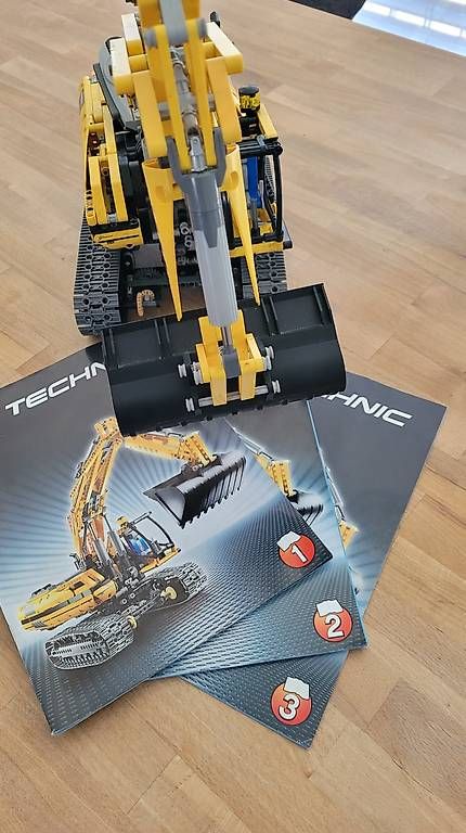 Lego Jeux de construction: Raupenbagger mit Fernsteuerung 8043 – D'occasion à Olten par Einwegparadies 4