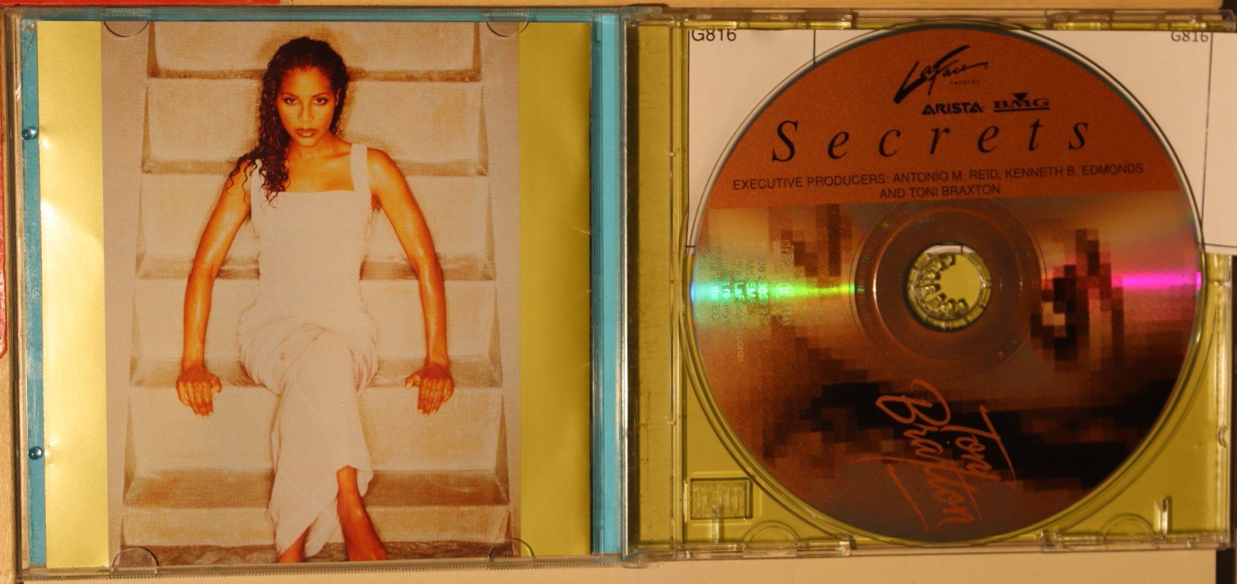 CD: Tony Braxton – Secrets – Usato da Luzern venduto da CONTENTI 1