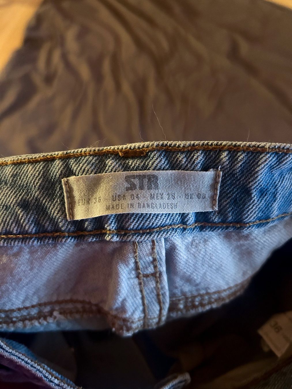 Stradivarius Jeans: Zweifarbige Jeans – D'occasion à Oberurnen par carinalobnig 2