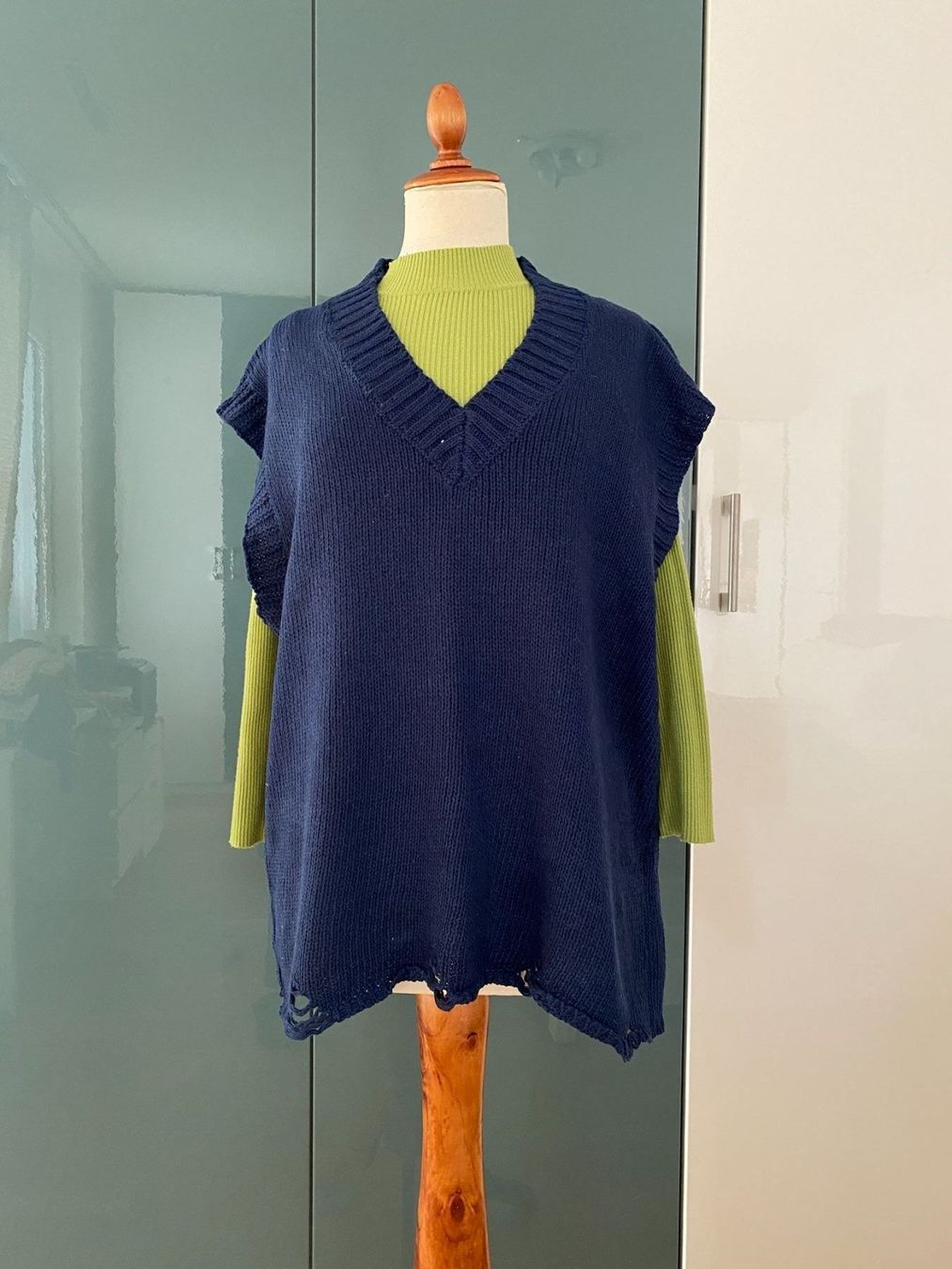 Maglioni & Felpe: Pullover armlos dunkelblau M/L/XL – Usato da Duebendorf venduto da Alexandertreyer 2