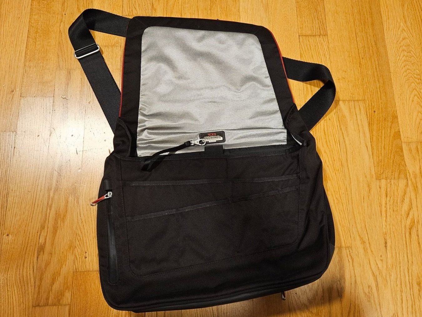 Tumi Borse: Tumi x Ducati Multistrada Messenger Bag – Nuovo (secondo la descrizione) da Uitikon Waldegg venduto da UitiZH 3