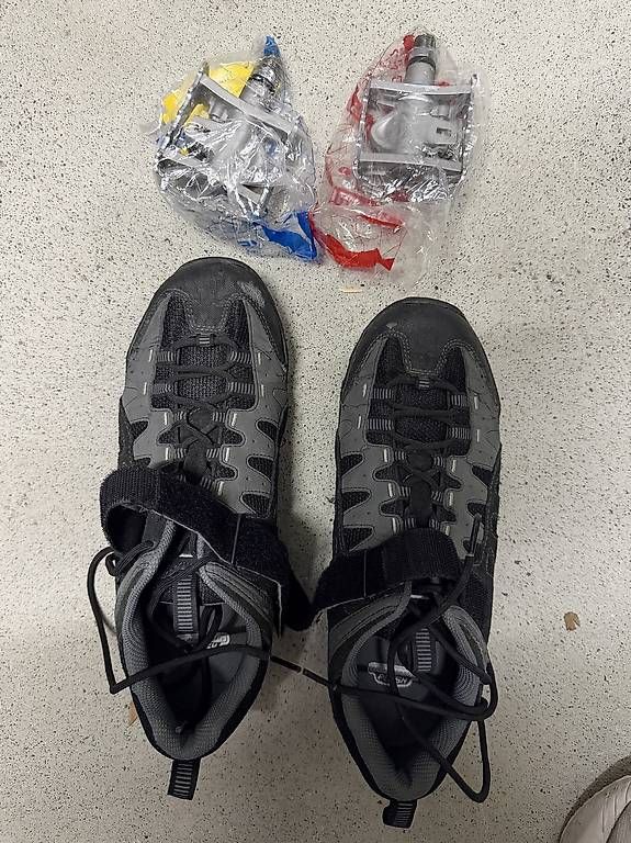 Specialized Herrenschuhe: Specialized, Klickpedale und Schuhe – Gebraucht aus Kilchberg ZH von mar_hhk7
