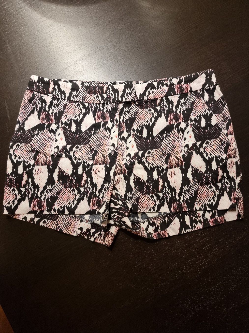 H&M Pantaloni: Shorts von H&M – Nuovo (secondo la descrizione) da Pratteln venduto da Ebruli89