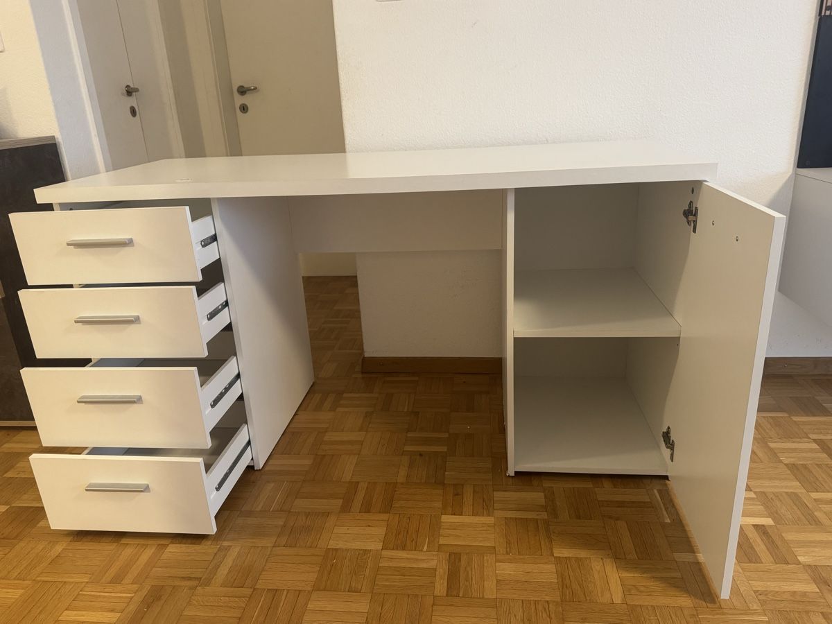 Bureaux: Schreibtisch mit Schubladen – D'occasion à Affoltern am Albis par Samybj 1
