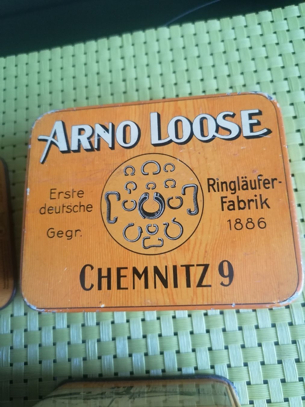 Tutte le decorazioni: Alte Blechdosen. Arno Loose – Usato da Biberist venduto da troedlerheinz 1