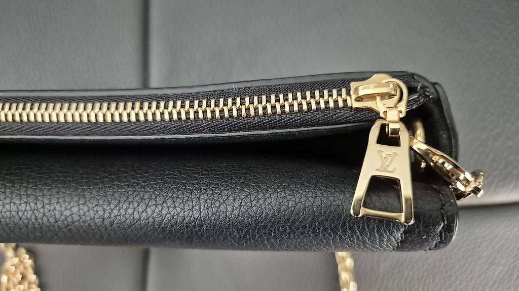 Louis Vuitton Borse da donna: Louis  Vuitton  Lockme Phone – Usato da Greppen venduto da hploetscher 1