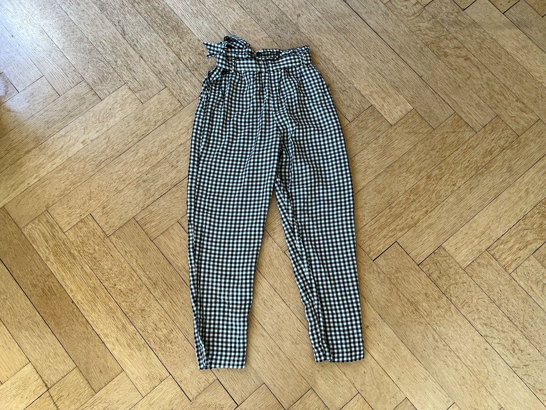 H&M Pantaloni: Hose Mädchen, H&M 134 – Usato da Beinwil am See venduto da brigittehug 1