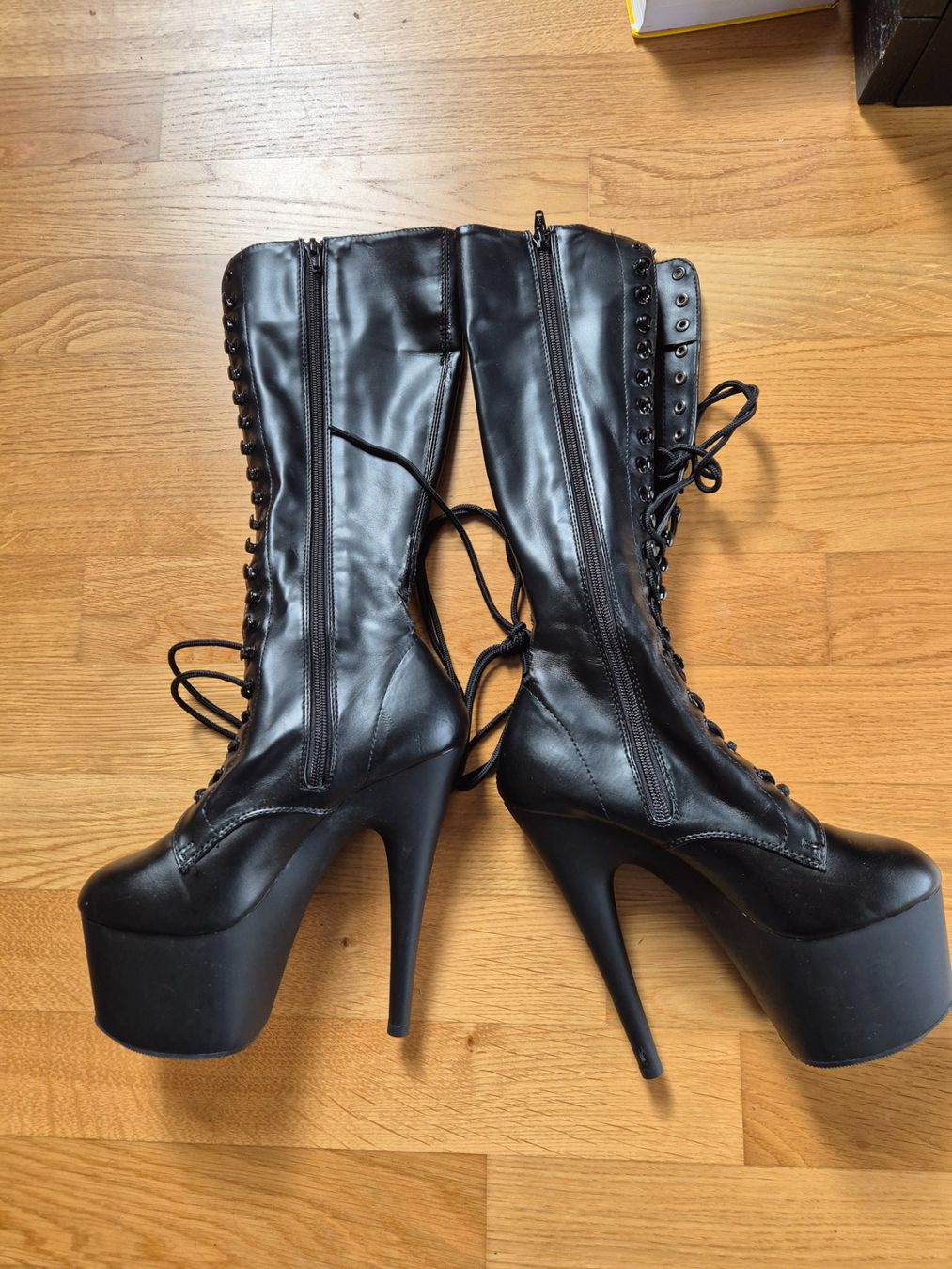 Scarpe da donna: Pleaser High Heels Gr. 38 Schwarz Lack – Usato da Gutenswil venduto da car_b8l5 1
