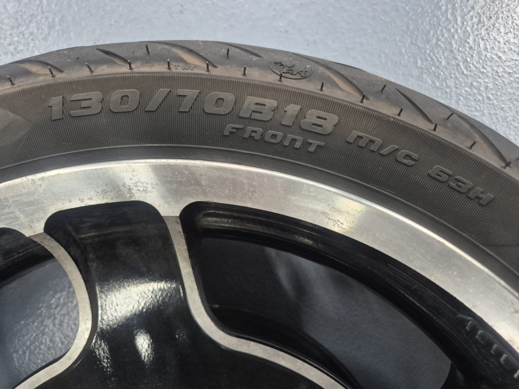 Harley-Davidson Pneus & Kompletträder: Harley Davidson Street Glide Vorderrad 18'' – Gebraucht aus Alpnach Dorf von Motorrad-Girl 1
