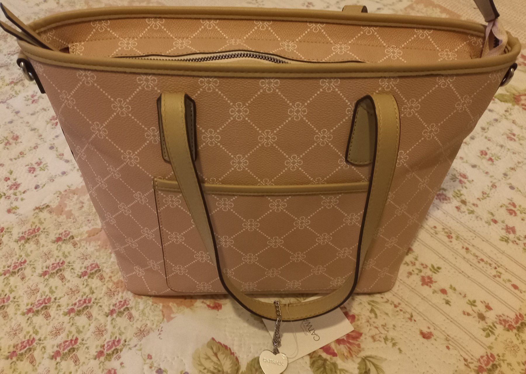 Taschen für Damen: Handtasche – Neu und originalverpackt aus Basel von zaa_7ft5
