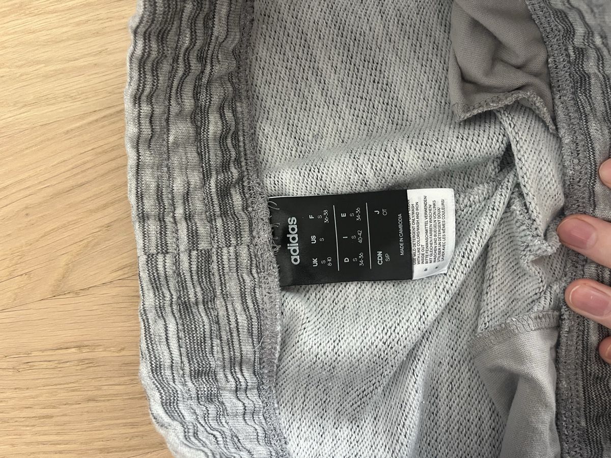 Adidas Pantaloni: Adidas Trainingshose Grau meliert Grösse S – Usato da Meilen venduto da jes_c25c 1