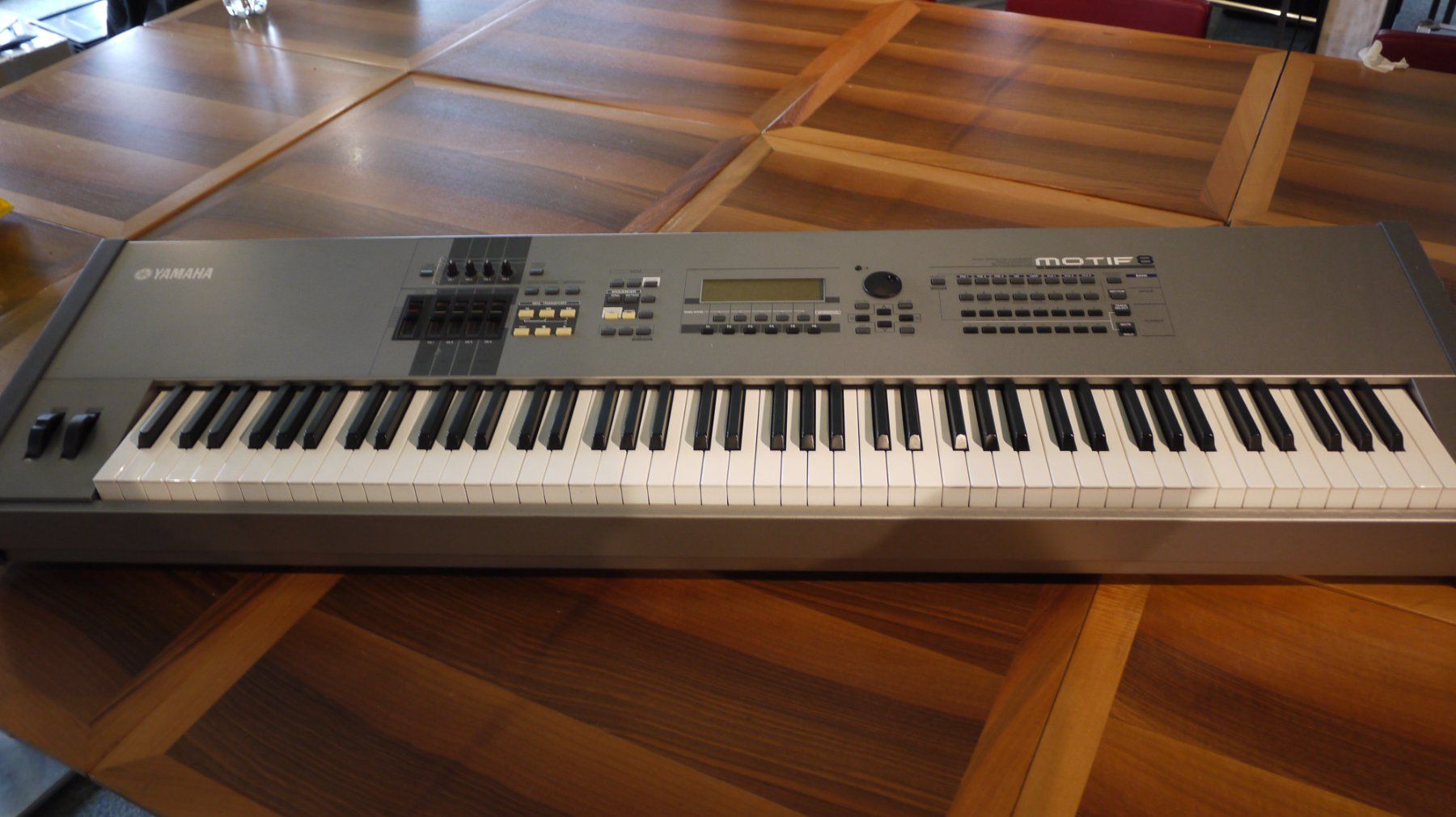 Yamaha Strumenti musicali: YAMAHA Motif 8 Synthesizer – Usato da Kaiserstuhl venduto da MoritzMinder