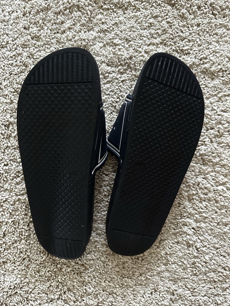 Fila Scarpe da uomo: 2 paires de claquettes – Usato da Evilard venduto da zoe.mrsg 2