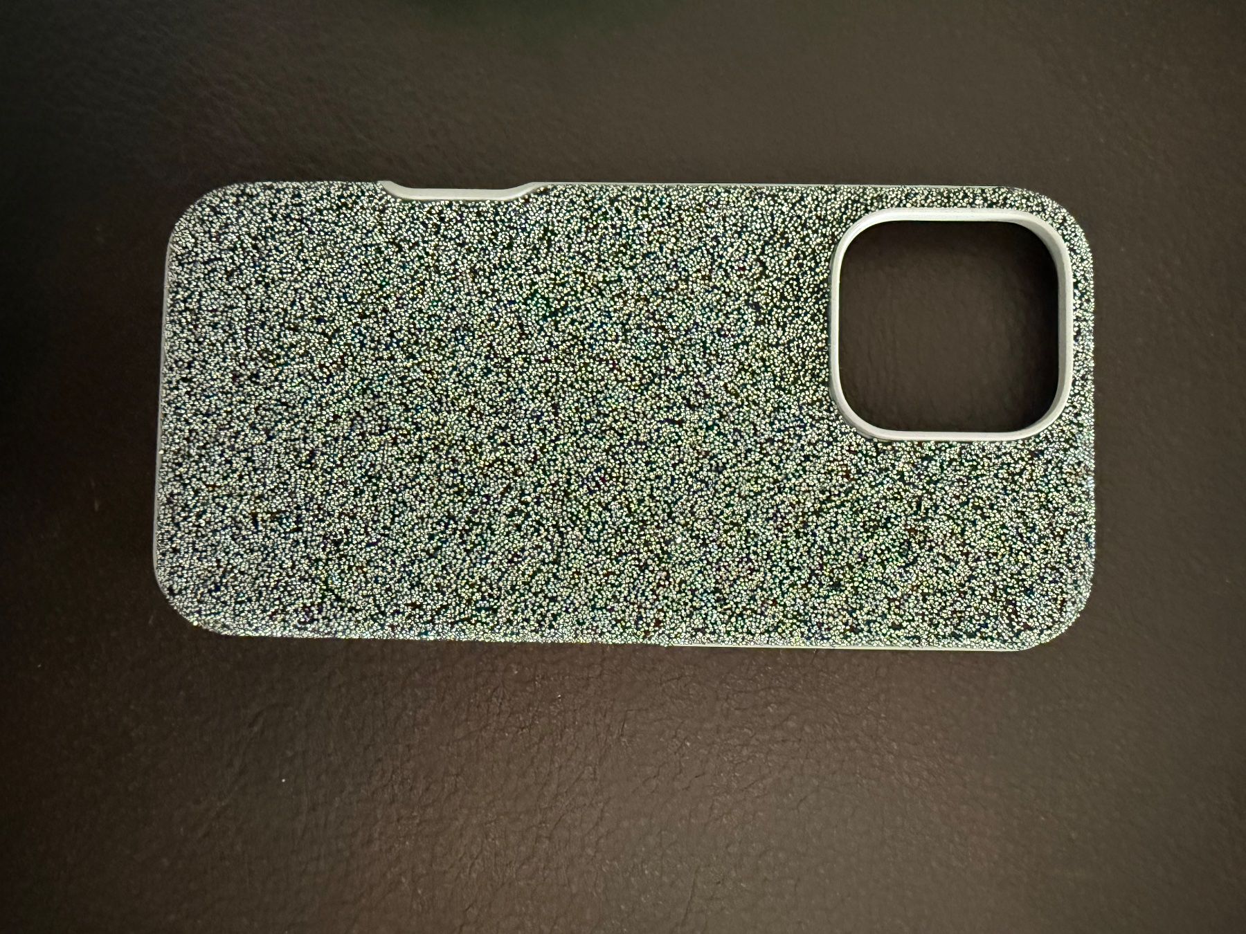 Swarovski Cover & Protezioni schermo: Swarovski Handyhülle silber Iphone 16 pro max – Nuovo e nell'imballaggio originale da Brugg AG venduto da Simone28