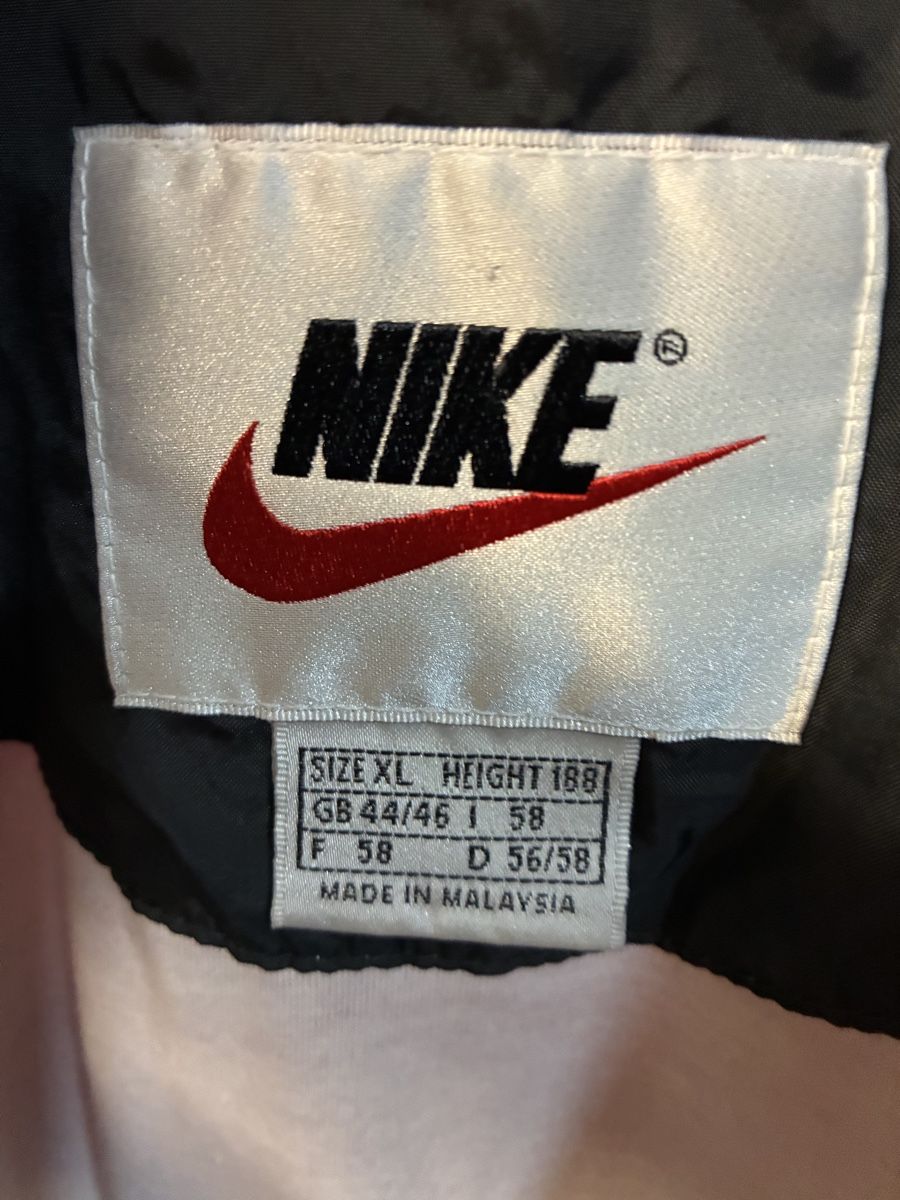 Nike Jacken: Nike Retro Trainerjacke – Gebraucht aus Zürich von DEPOT3000 3