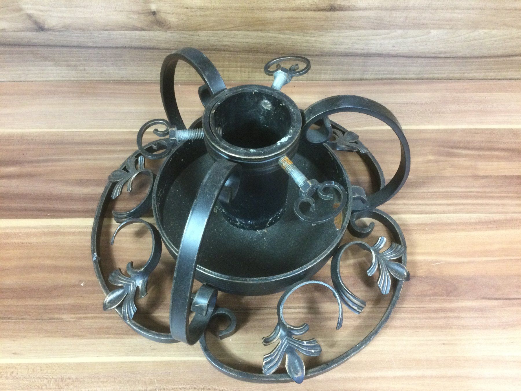 Outils anciens: Gebrauchter Schmiedeeiserner Christbaumständer – D'occasion à Wangen SZ par kuriosum12 1