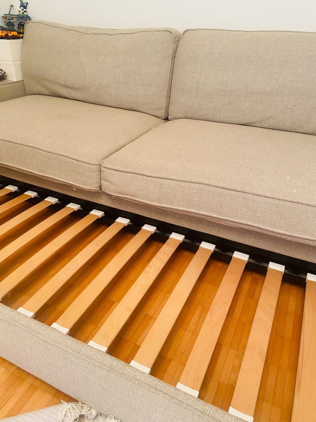 Ikea Sofas: Ikea Bettsofa mit einfach ausziehbarem Doppelbett – Gebraucht aus Küsnacht ZH von Junge 2