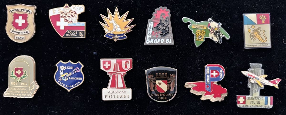 Placchette & Badge: Diverse Pin Polizei – Usato da Lausen venduto da Eclipse4