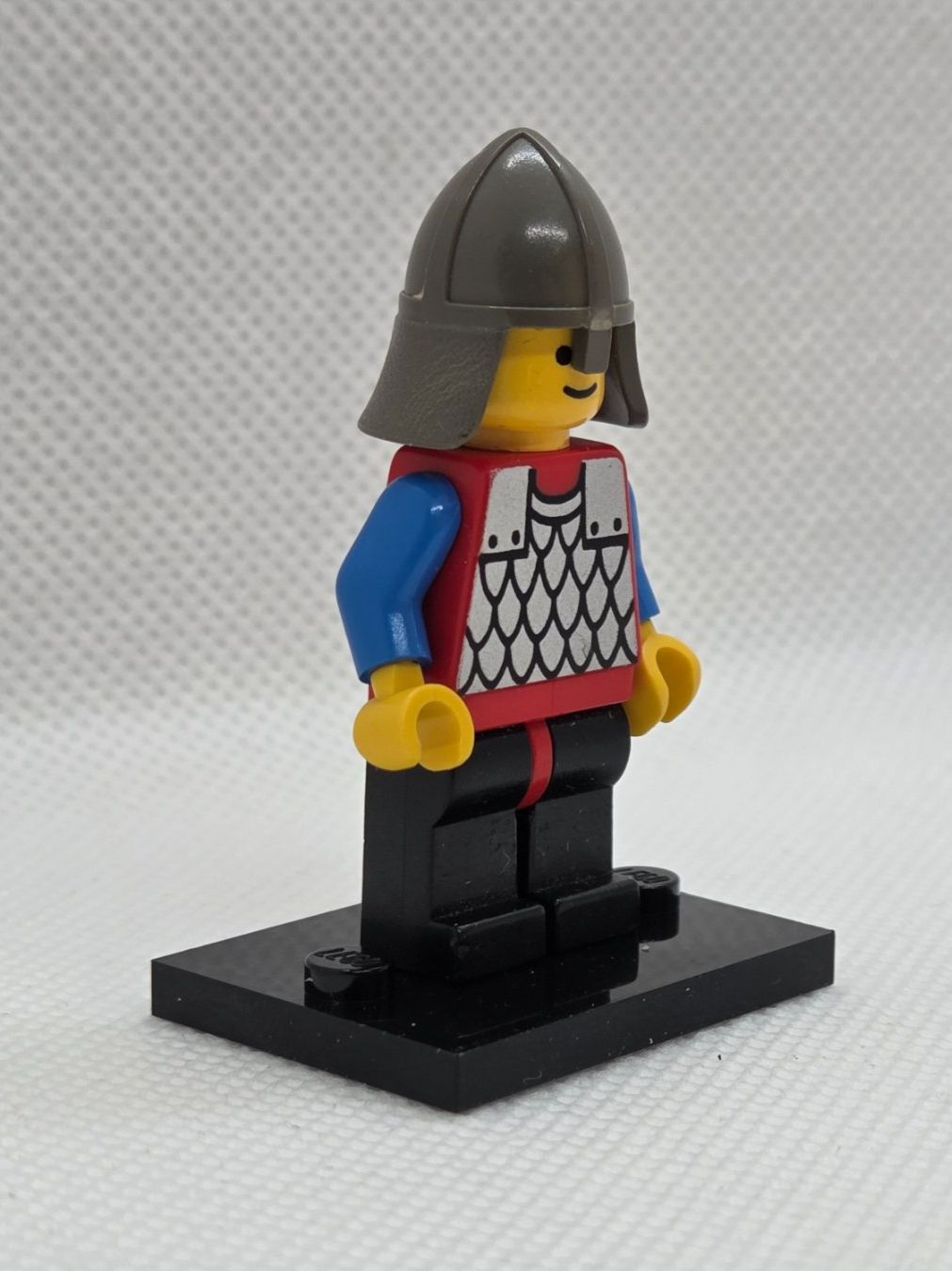 Lego Kit di costruzioni: LEGO Castle cas150 Scale Mail - Red with Blue Arms – Usato da Basadingen venduto da NekoBricks 2