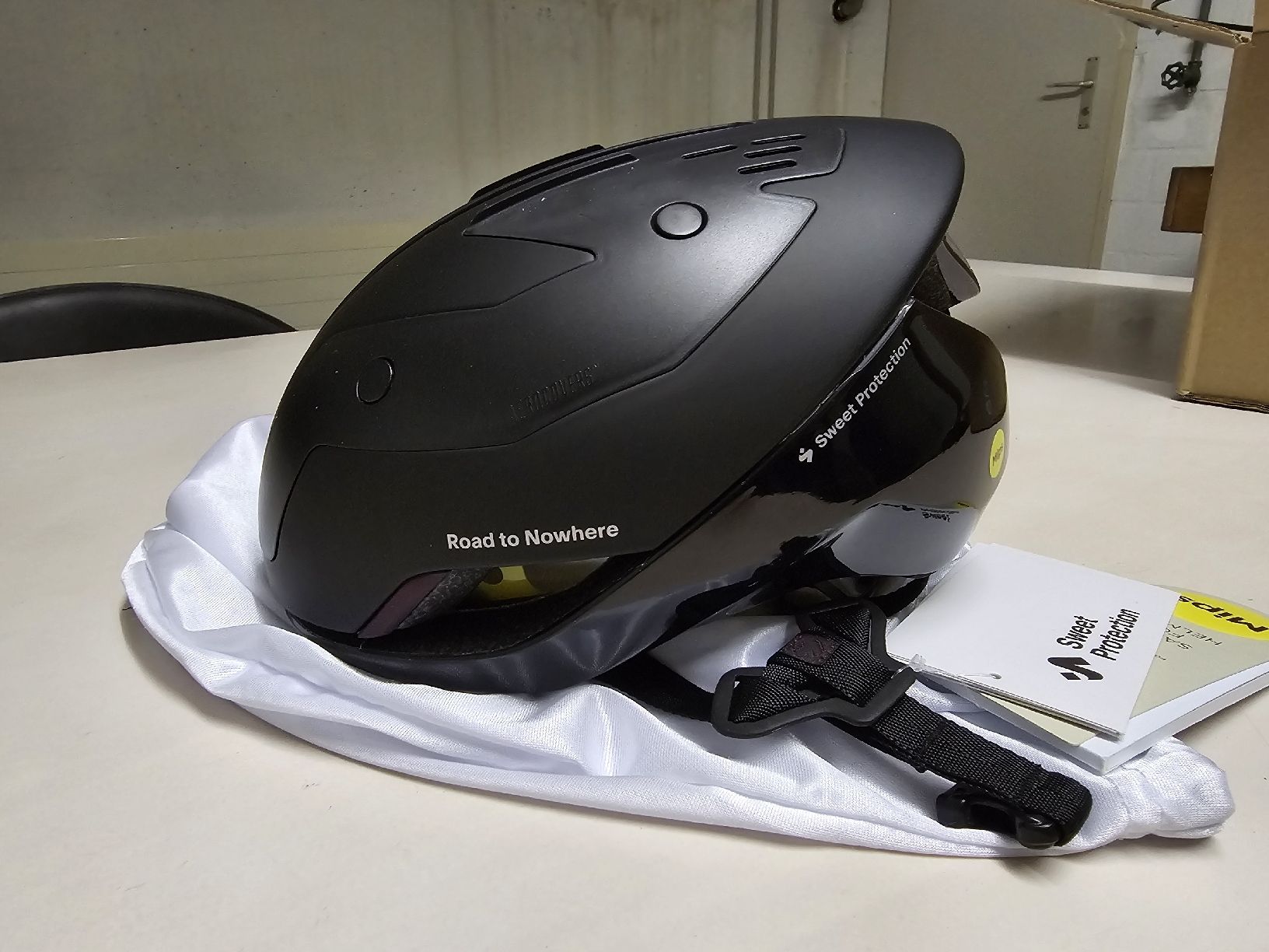 Sweet Protection Caschi: Sweet Protection x Pas Normal Studios Helm, Gr. L, neu – Nuovo e nell'imballaggio originale da Neuenhof venduto da bike_ninja 2
